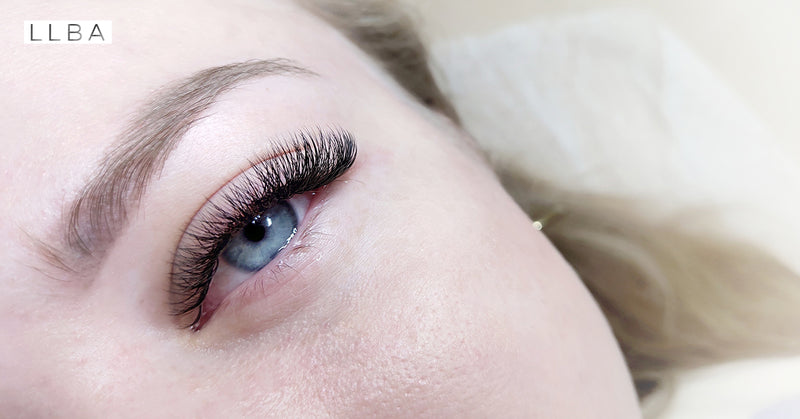 Le guide indispensable des extensions de cils hybrides