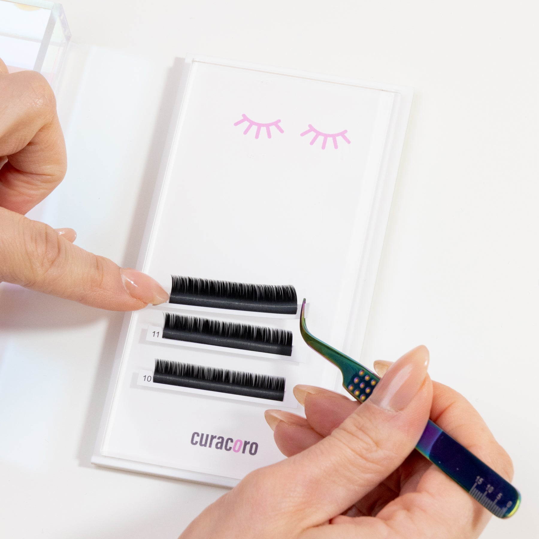 Palette holographique pour cils avec couvercle