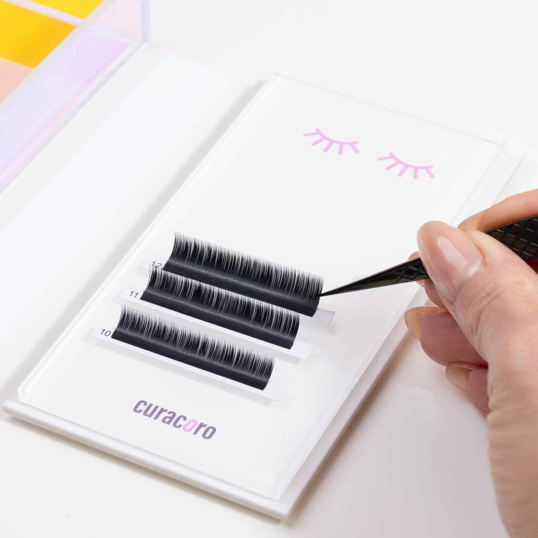 Palette holographique pour cils avec couvercle
