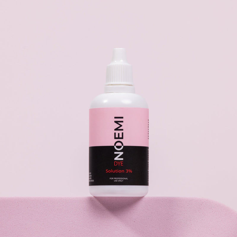 Noemi Solution 3% Bottle Over Pink Background