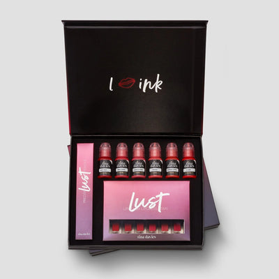 Complete kit with matching lip pencils and lip blush stains – products displayed in the box.