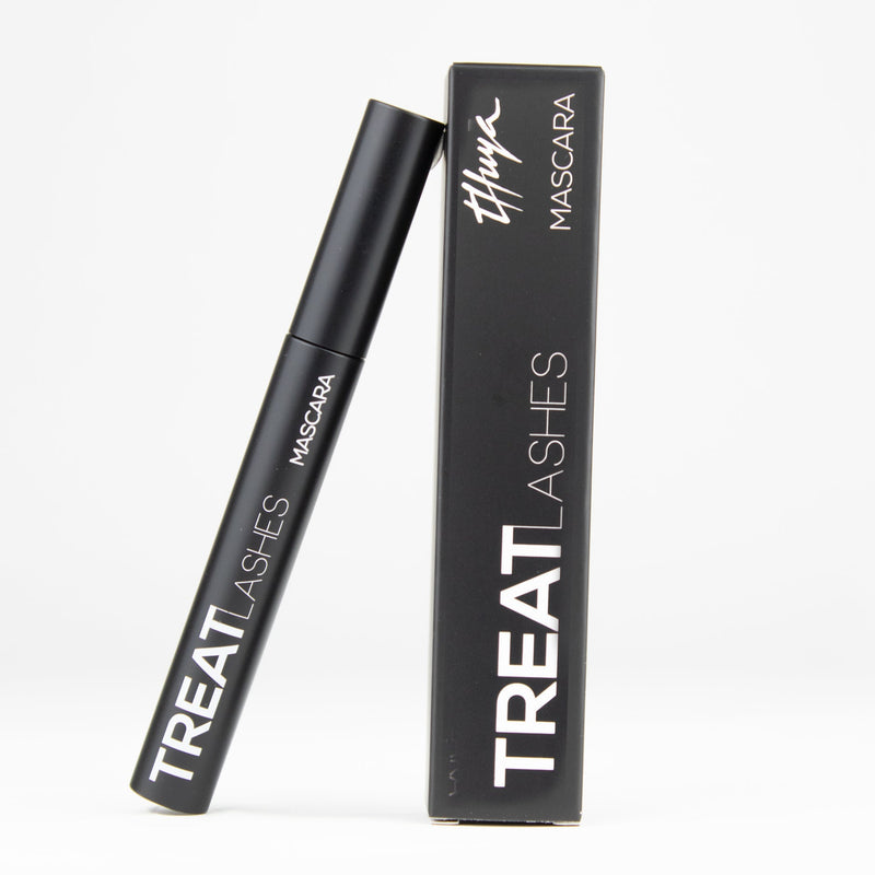 Thuya Treat Lashes Mascara combines nourishment and volume for healthier, fuller-looking eyelashes in a sleek black design.