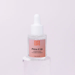 Curacoro Prime It Up accelerator for eyelash extensions, 15 ml dropper bottle on clear acrylic stand with soft pink background