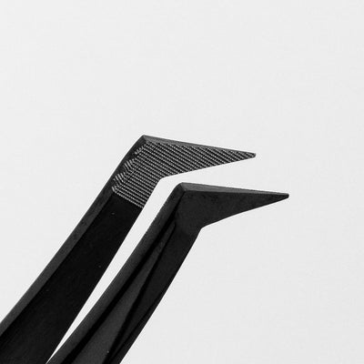 Curacoro Lash Extension Tweezer Onyx style tip close up.